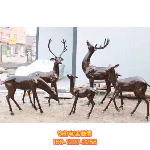 玻璃鋼梅花鹿雕塑，為公園增添優(yōu)雅氣息