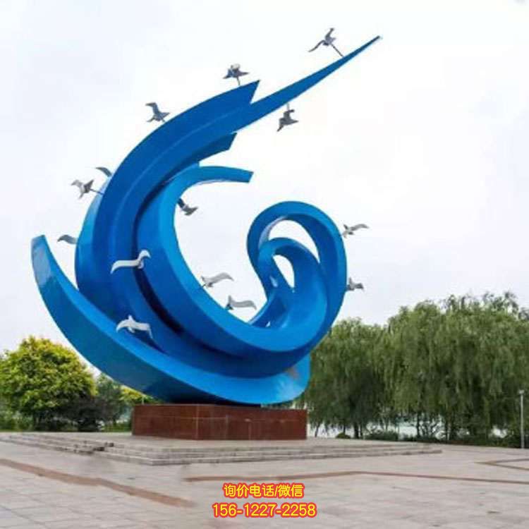 不銹鋼抽象雕塑，為酒店廣場景觀增添精彩