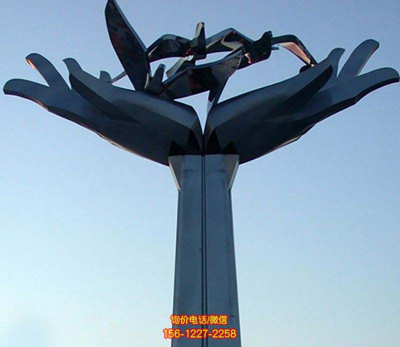 鴿子雕塑-不銹鋼白鋼創意手捧鴿子雕塑