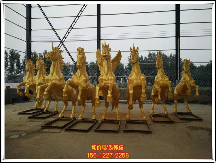 玻璃鋼噴金烤漆大型動(dòng)物景觀飛馬雕塑