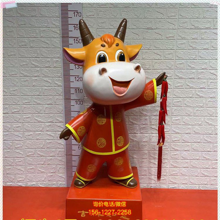 商場室內擺放玻璃鋼卡通牛吉祥物小品雕塑