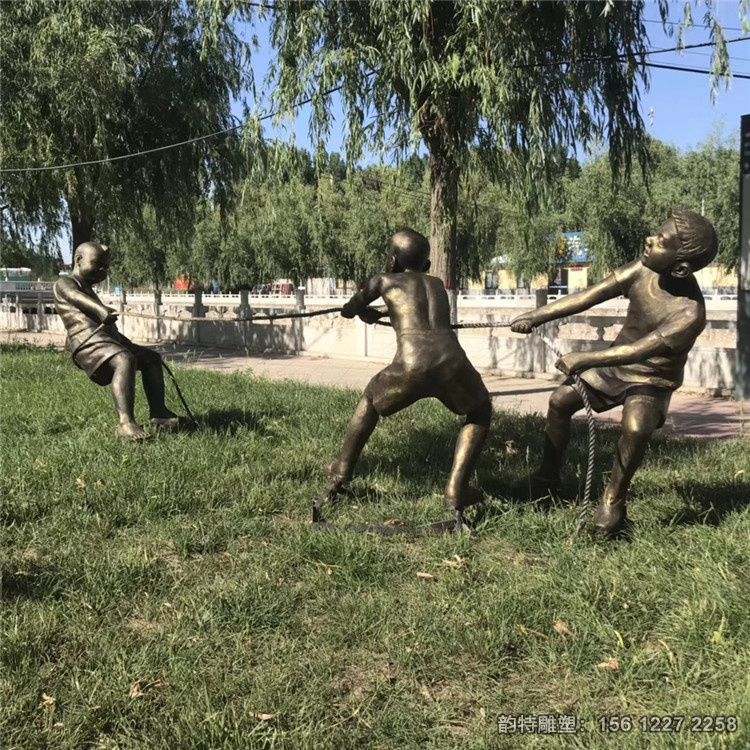 供應小孩拔河雕塑，玻璃鋼拔河比賽雕塑