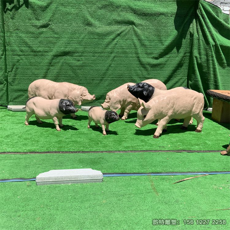 玻璃鋼豬雕塑，可愛(ài)的小豬雕塑